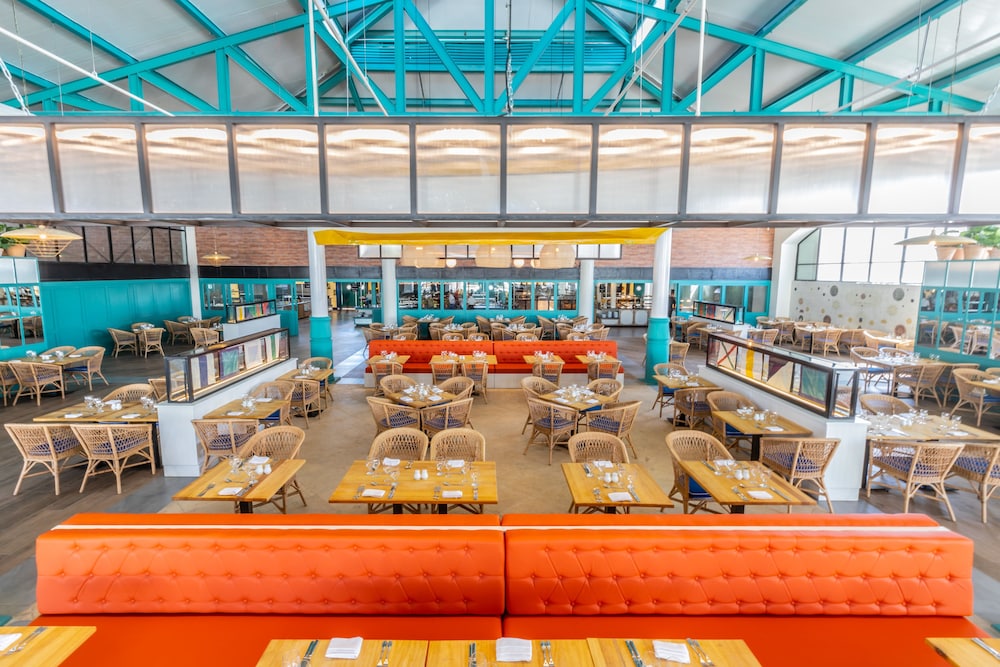 Ocean El Faro Resort - All Inclusive — Restaurant & bars in Uvero Alto, La Altagracia