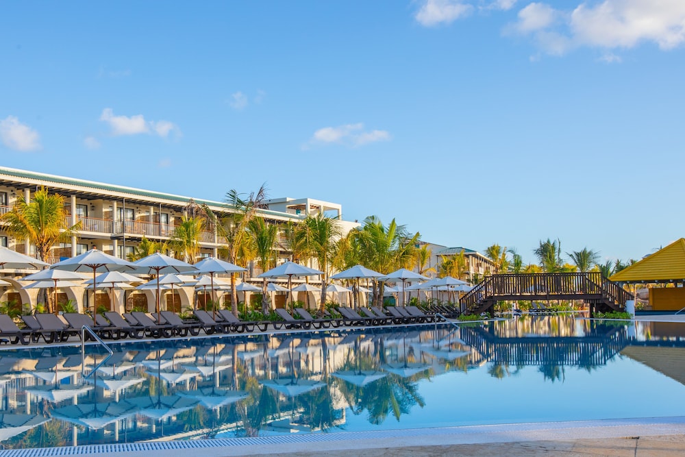 Ocean El Faro Resort - All Inclusive — Swimming pool in Uvero Alto, La Altagracia