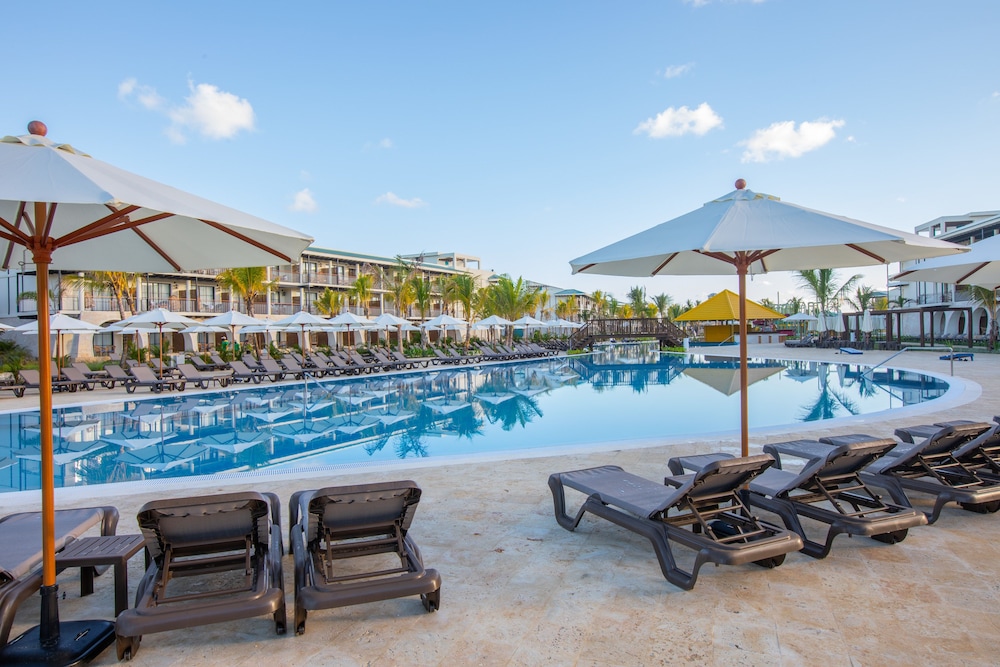 Ocean El Faro Resort - All Inclusive — Swimming pool in Uvero Alto, La Altagracia