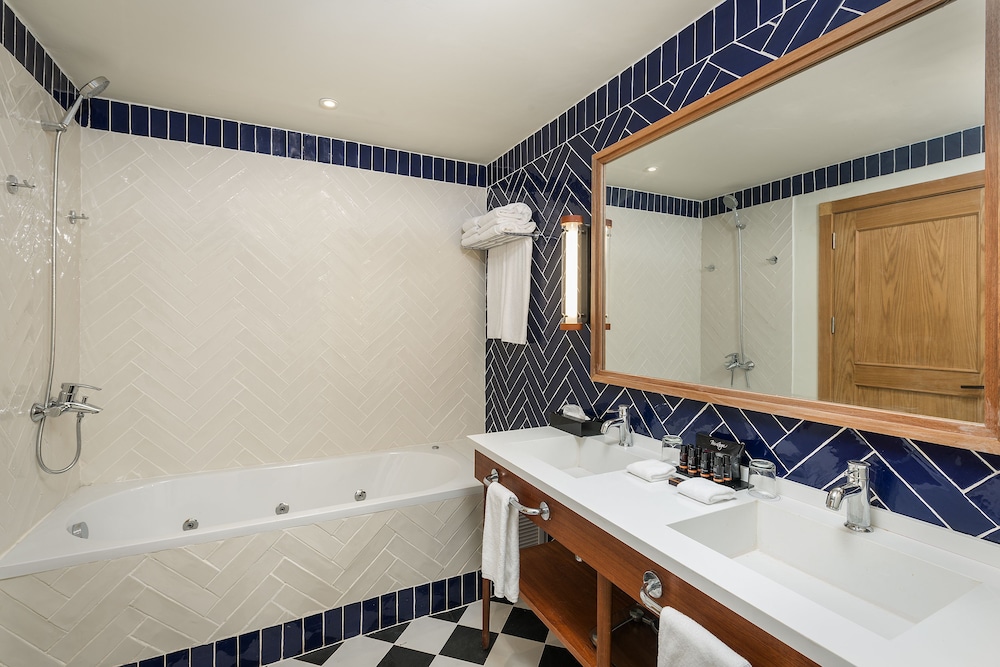 Ocean El Faro Resort - All Inclusive — Hotel rooms in Uvero Alto, La Altagracia