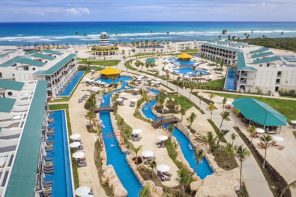 Ocean El Faro Resort - All Inclusive — Main photo in Uvero Alto, La Altagracia
