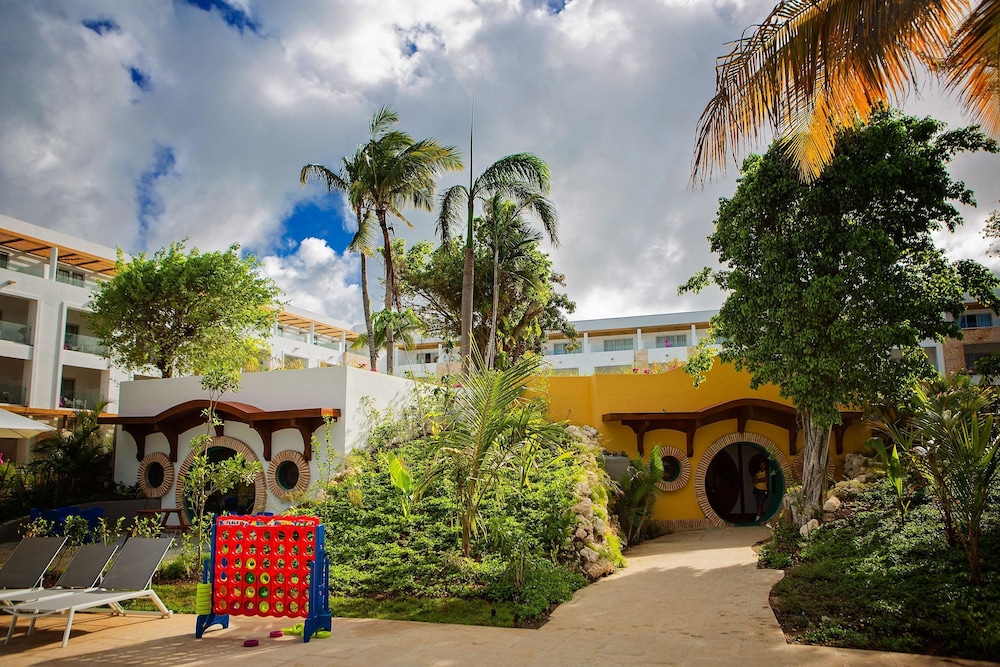 Princess Family Club Bavaro - All Inclusive — Hotel building in Bavaro, La Altagracia