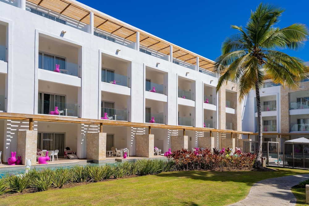 Princess Family Club Bavaro - All Inclusive — Hotel building in Bavaro, La Altagracia