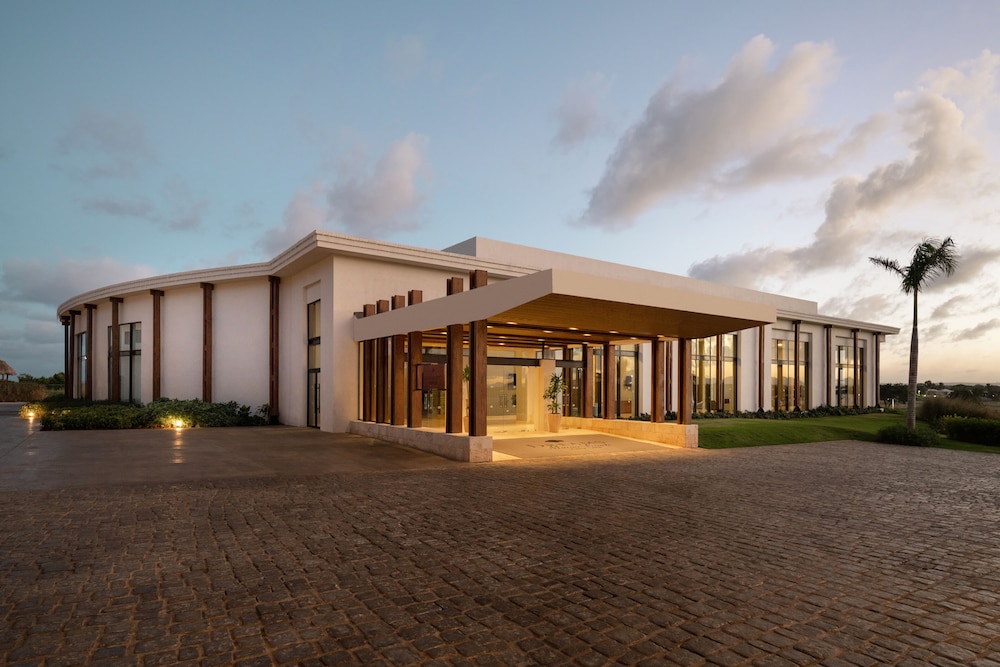 Dreams Macao Beach Punta Cana - All Inclusive — Hotel building in El Macao, La Altagracia