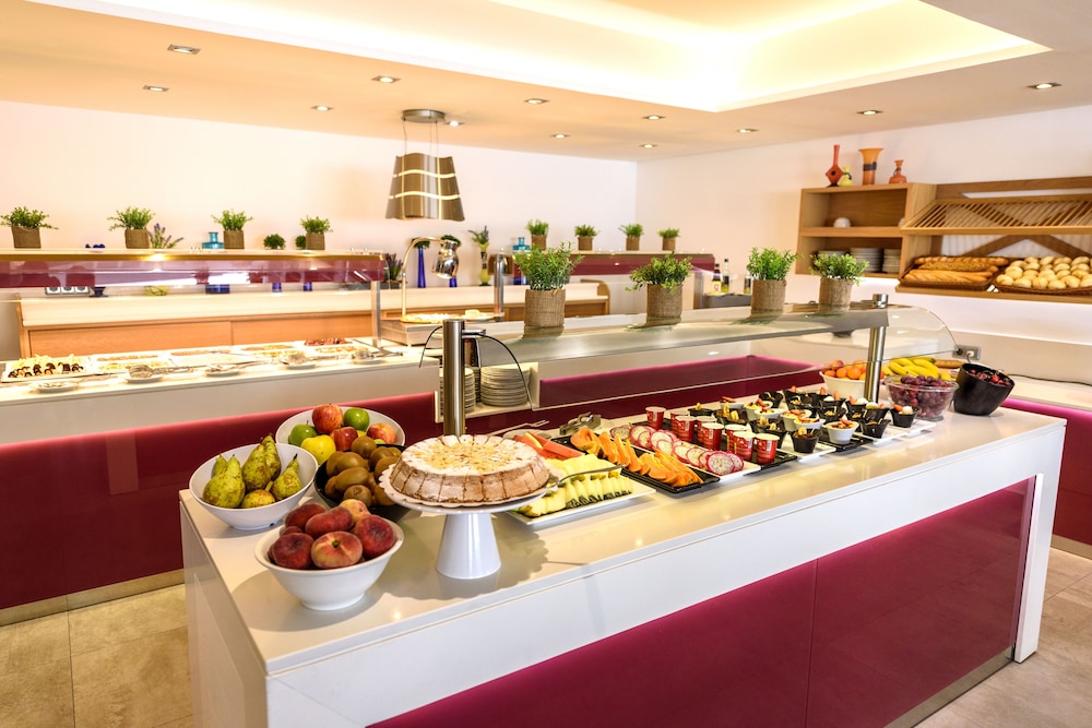 Bahía Suites Camp De Mar — Restaurant & bars in Andratx, Balearic Islands
