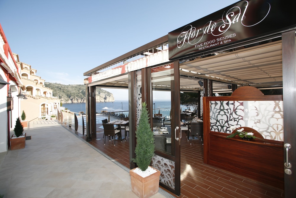 Bahía Suites Camp De Mar — Restaurant & bars in Andratx, Balearic Islands