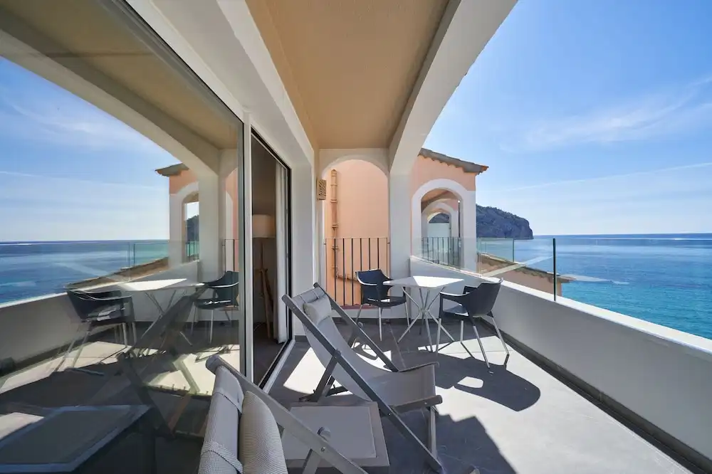 Bahía Suites Camp De Mar — Hotel rooms in Andratx, Balearic Islands