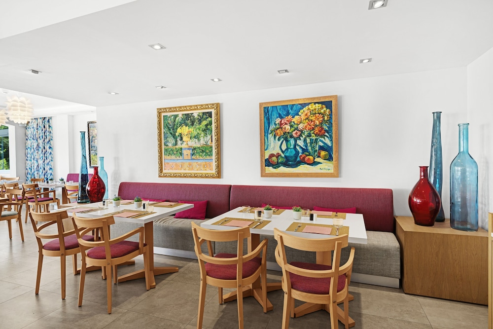 Bahía Suites Camp De Mar — Restaurant & bars in Andratx, Balearic Islands