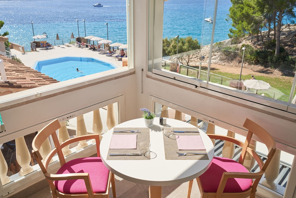Bahía Suites Camp De Mar — Restaurant & bars in Andratx, Balearic Islands