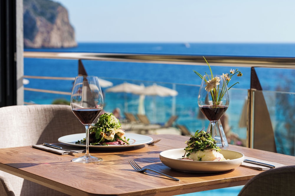 Bahía Suites Camp De Mar — Restaurant & bars in Andratx, Balearic Islands