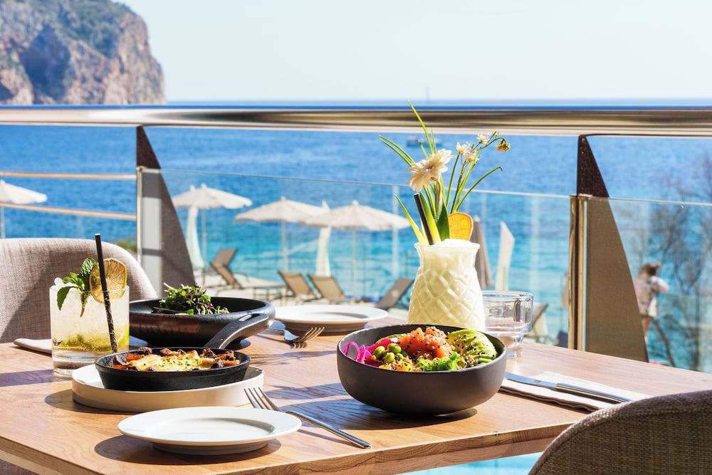 Bahía Suites Camp De Mar — Restaurant & bars in Andratx, Balearic Islands
