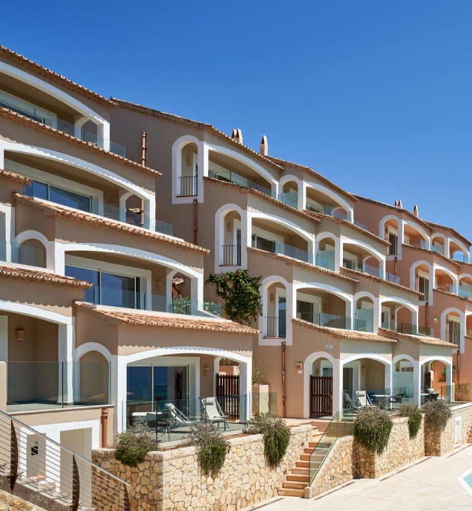 Bahía Suites Camp De Mar — Hotel building in Andratx, Balearic Islands