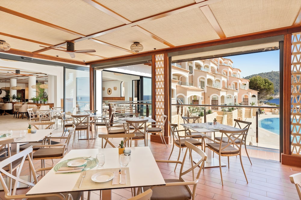 Bahía Suites Camp De Mar — Restaurant & bars in Andratx, Balearic Islands