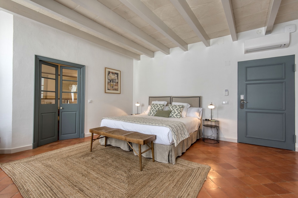 Can Albertí 1740 Hotel Boutique — Hotel rooms in Mahon, Balearic Islands