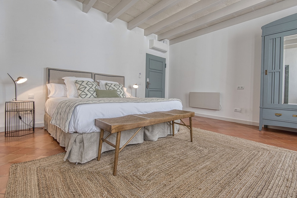 Can Albertí 1740 Hotel Boutique — Hotel rooms in Mahon, Balearic Islands