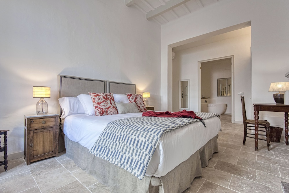 Can Albertí 1740 Hotel Boutique — Hotel rooms in Mahon, Balearic Islands