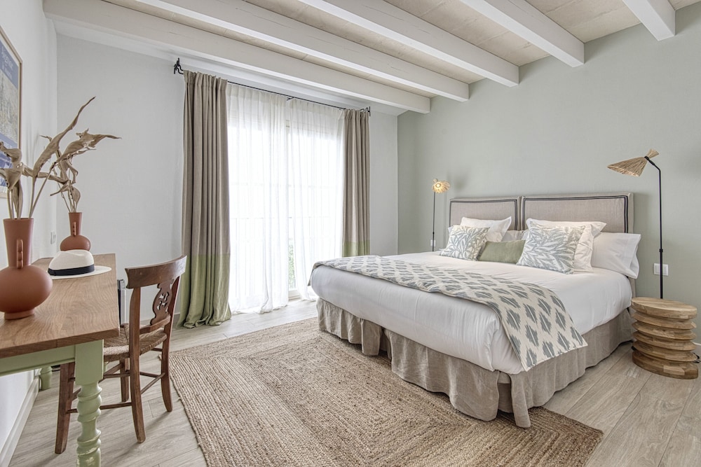 Can Albertí 1740 Hotel Boutique — Hotel rooms in Mahon, Balearic Islands