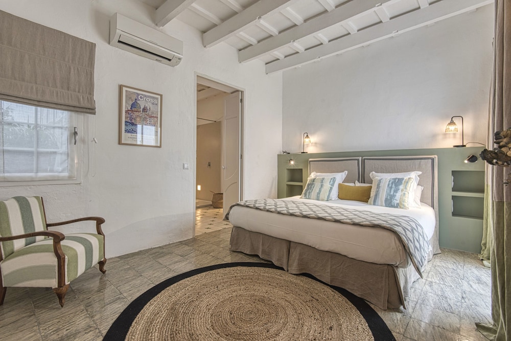 Can Albertí 1740 Hotel Boutique — Hotel rooms in Mahon, Balearic Islands