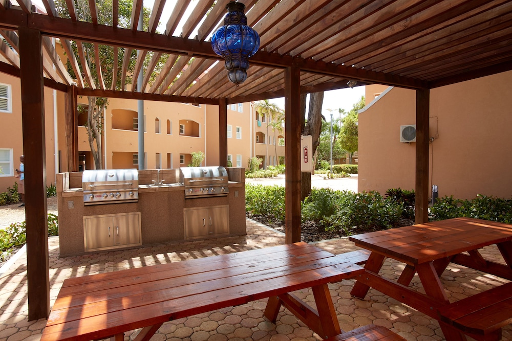 Divi Dutch Village Beach Resort — Hotel building in Oranjestad, Aruba