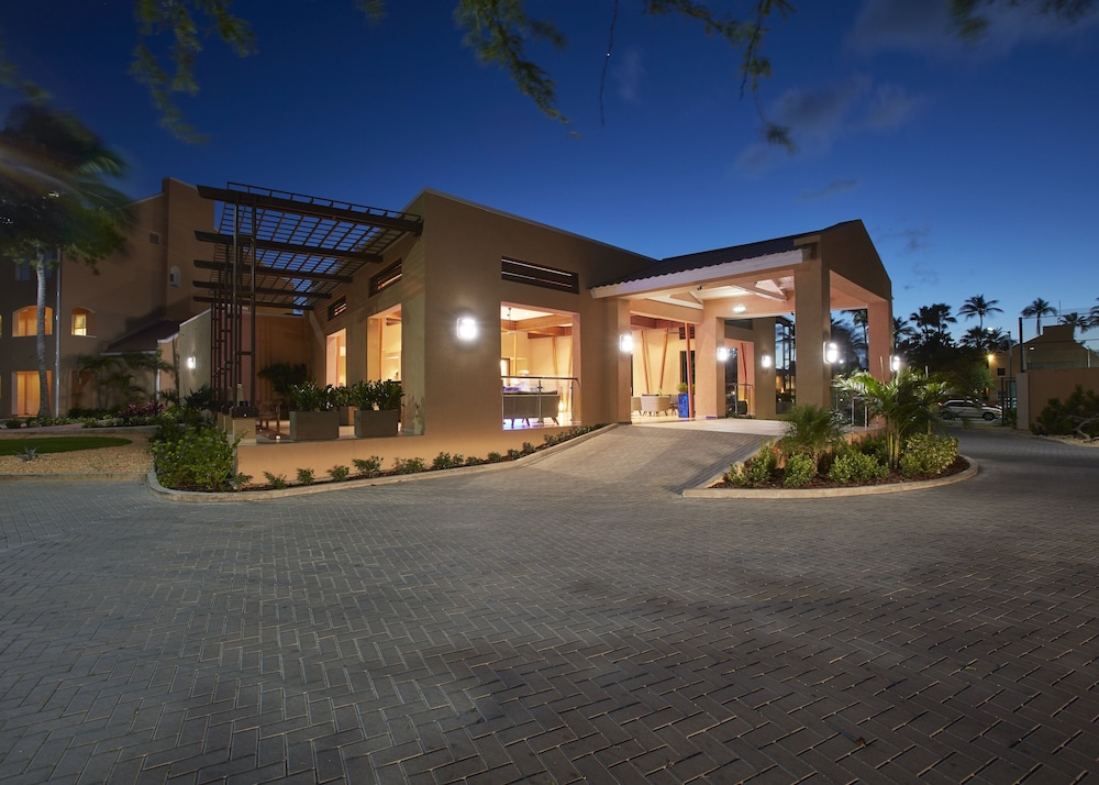 Divi Dutch Village Beach Resort — Hotel building in Oranjestad, Aruba