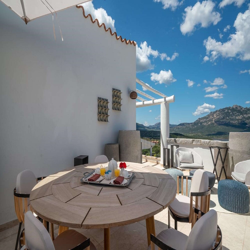 Sulia House Porto Rotondo, Curio Collection by Hilton — Restaurant & bars in Olbia, Sardinia