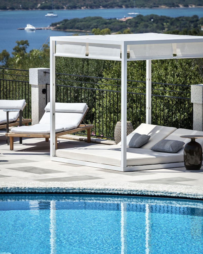 Sulia House Porto Rotondo, Curio Collection by Hilton — Swimming pool in Olbia, Sardinia