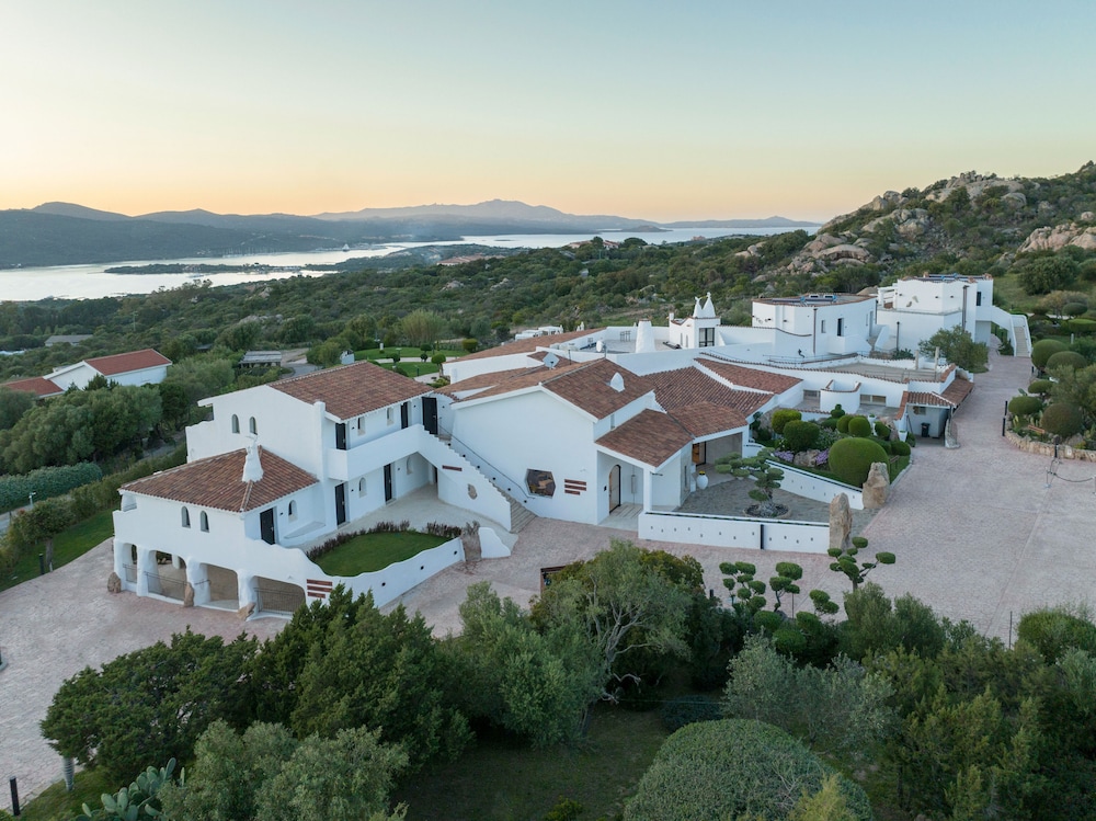 Sulia House Porto Rotondo, Curio Collection by Hilton — Hotel building in Olbia, Sardinia