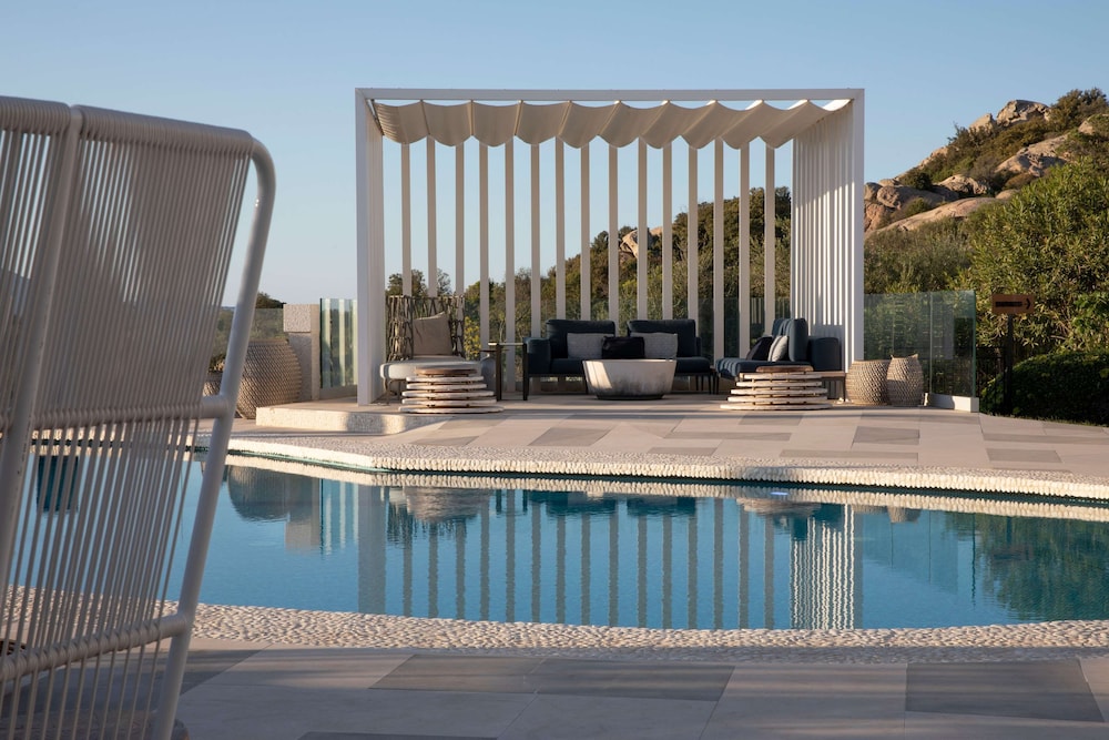 Sulia House Porto Rotondo, Curio Collection by Hilton — Swimming pool in Olbia, Sardinia