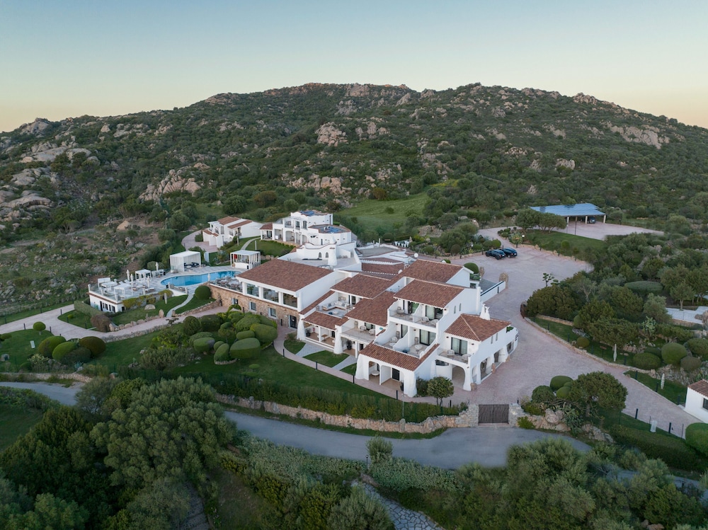 Sulia House Porto Rotondo, Curio Collection by Hilton — Hotel building in Olbia, Sardinia