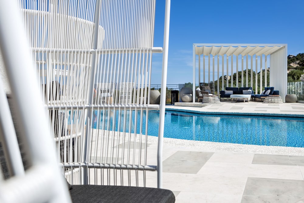 Sulia House Porto Rotondo, Curio Collection by Hilton — Swimming pool in Olbia, Sardinia