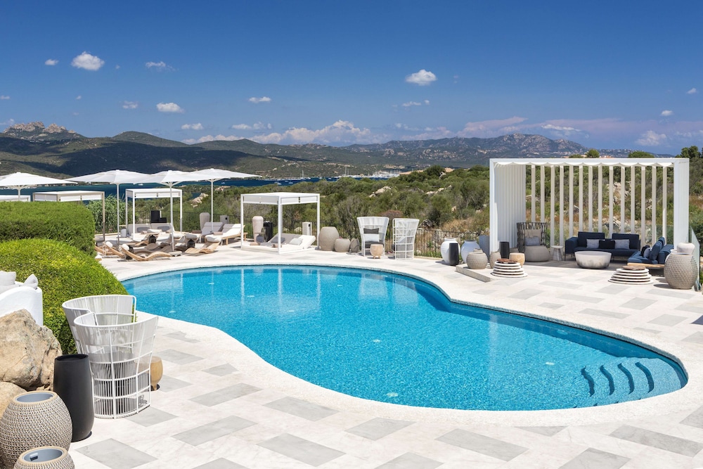 Sulia House Porto Rotondo, Curio Collection by Hilton — Swimming pool in Olbia, Sardinia