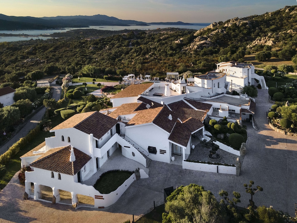 Sulia House Porto Rotondo, Curio Collection by Hilton — Hotel building in Olbia, Sardinia