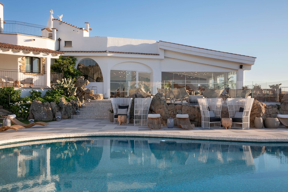 Sulia House Porto Rotondo, Curio Collection by Hilton — Swimming pool in Olbia, Sardinia