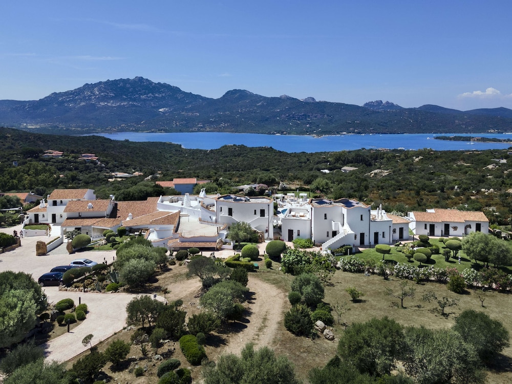 Sulia House Porto Rotondo, Curio Collection by Hilton — Hotel building in Olbia, Sardinia