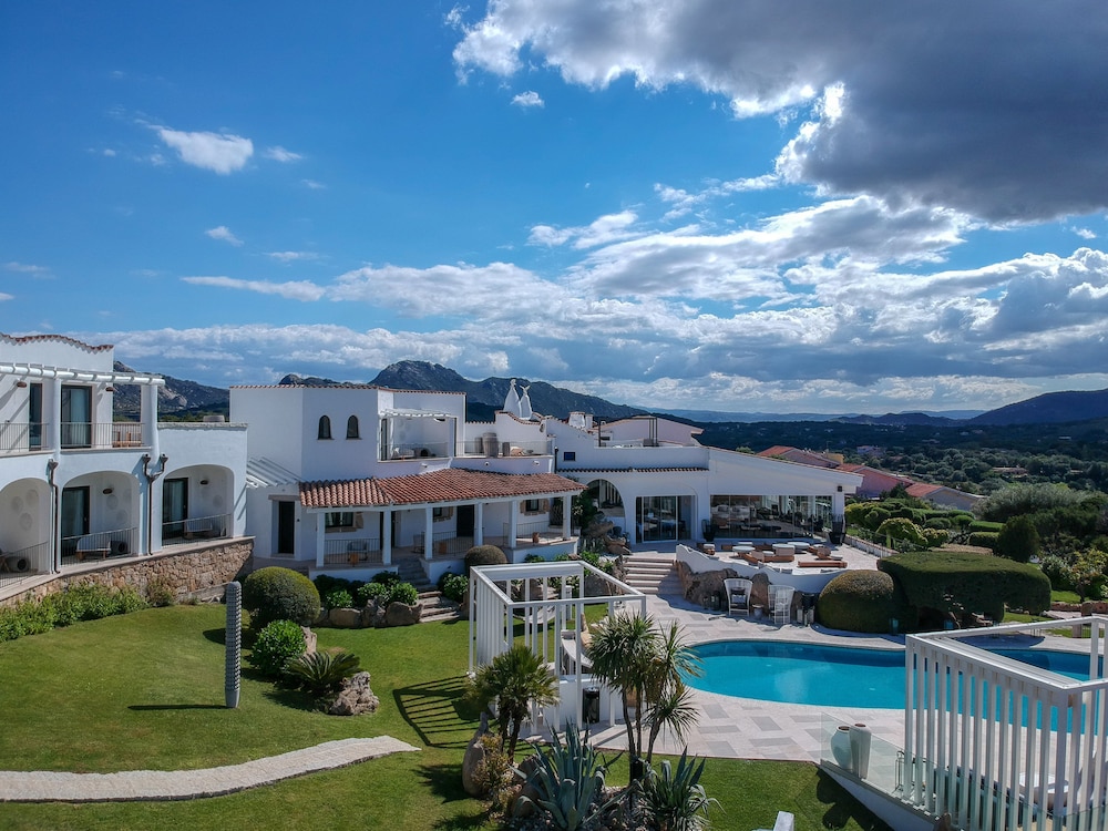 Sulia House Porto Rotondo, Curio Collection by Hilton — Hotel building in Olbia, Sardinia