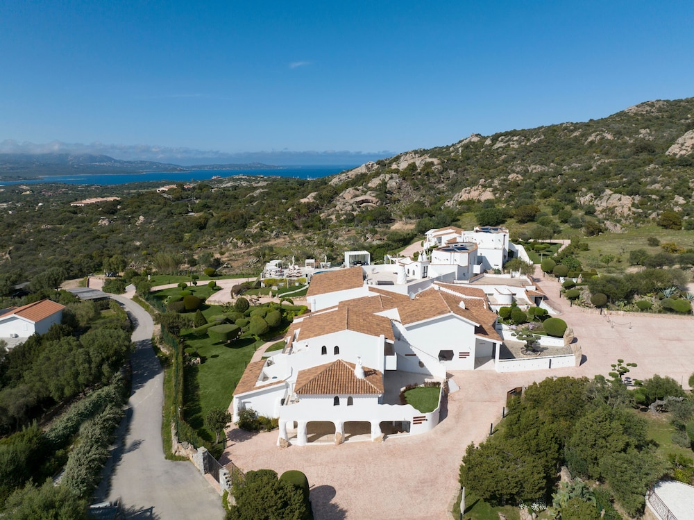 Sulia House Porto Rotondo, Curio Collection by Hilton — Hotel building in Olbia, Sardinia