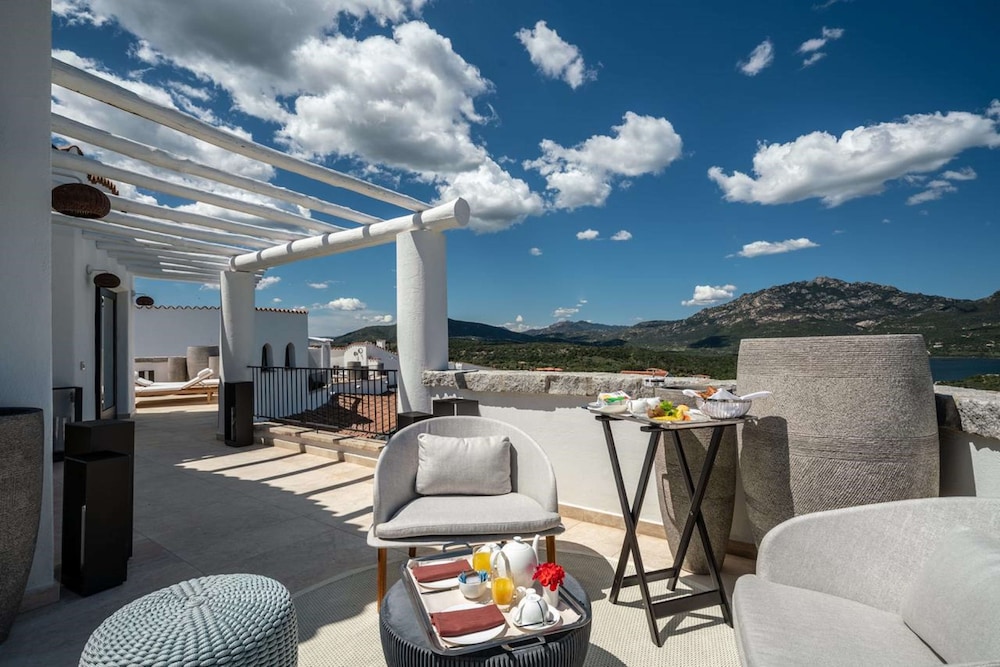 Sulia House Porto Rotondo, Curio Collection by Hilton — Hotel building in Olbia, Sardinia
