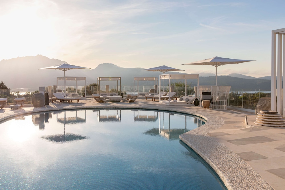Sulia House Porto Rotondo, Curio Collection by Hilton — Swimming pool in Olbia, Sardinia