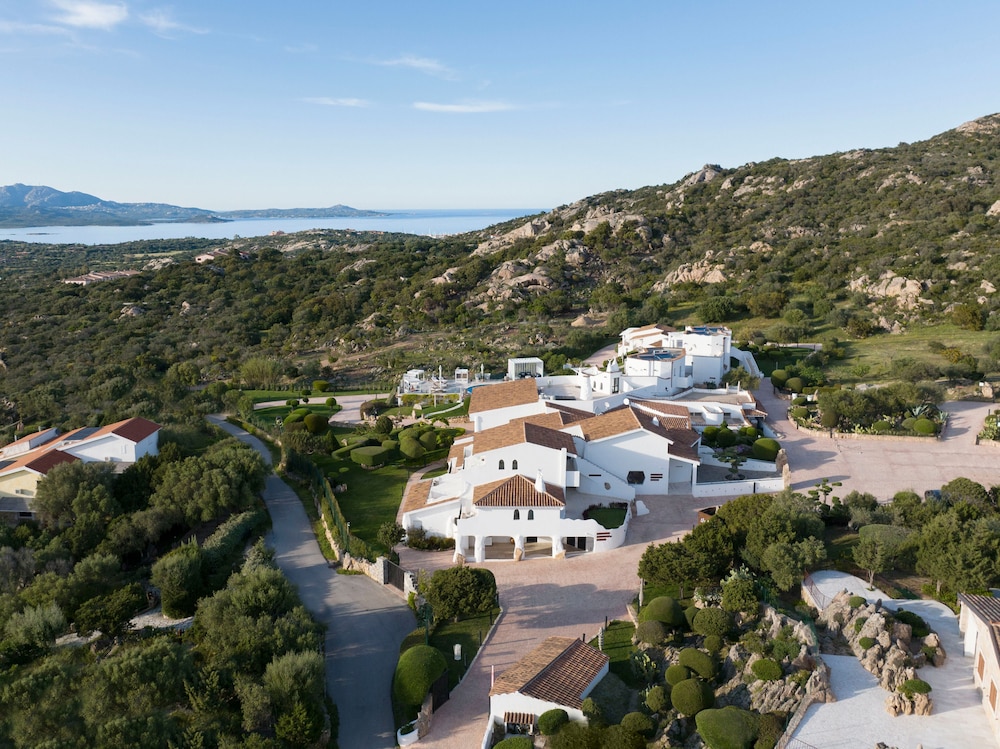 Sulia House Porto Rotondo, Curio Collection by Hilton — Hotel building in Olbia, Sardinia