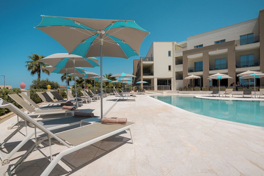 Resort La battigia Beach And Spa — Swimming pool in Alcamo, Sicily
