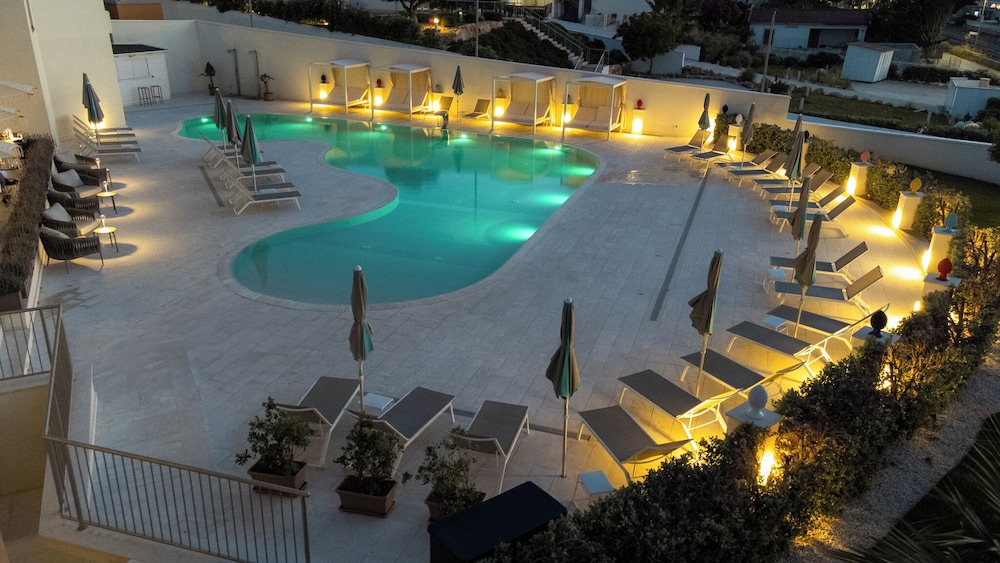 Resort La battigia Beach And Spa — Swimming pool in Alcamo, Sicily
