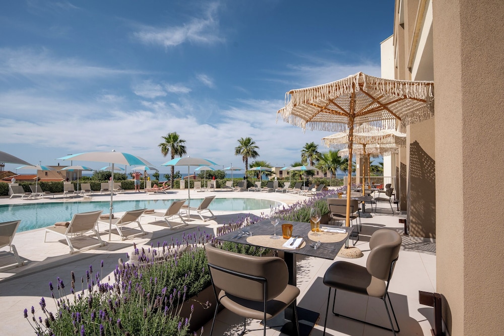 Resort La battigia Beach And Spa — Swimming pool in Alcamo, Sicily