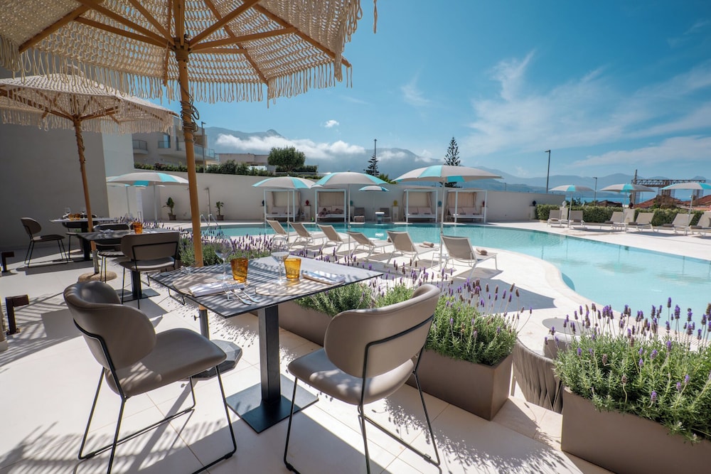 Resort La battigia Beach And Spa — Swimming pool in Alcamo, Sicily