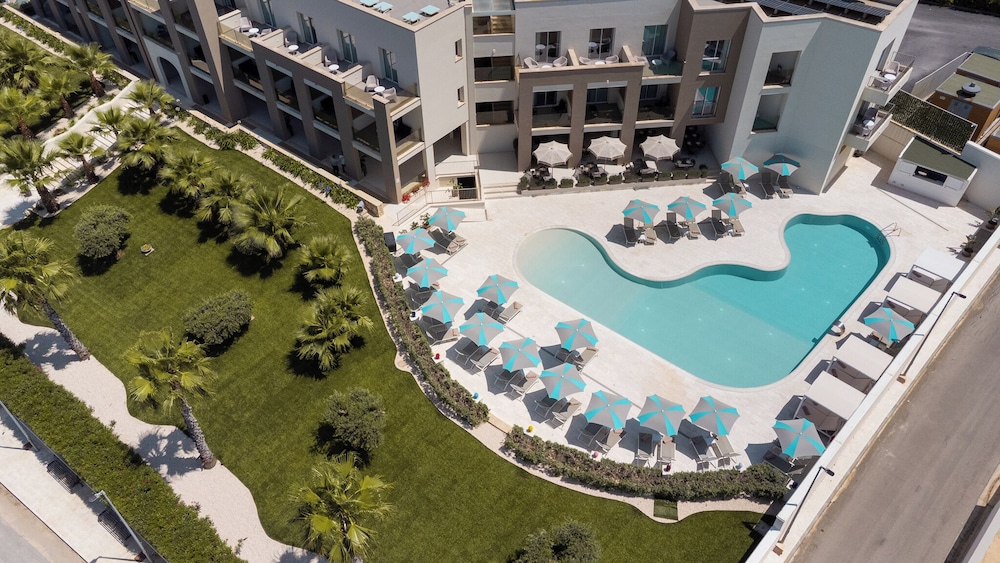 Resort La battigia Beach And Spa — Swimming pool in Alcamo, Sicily
