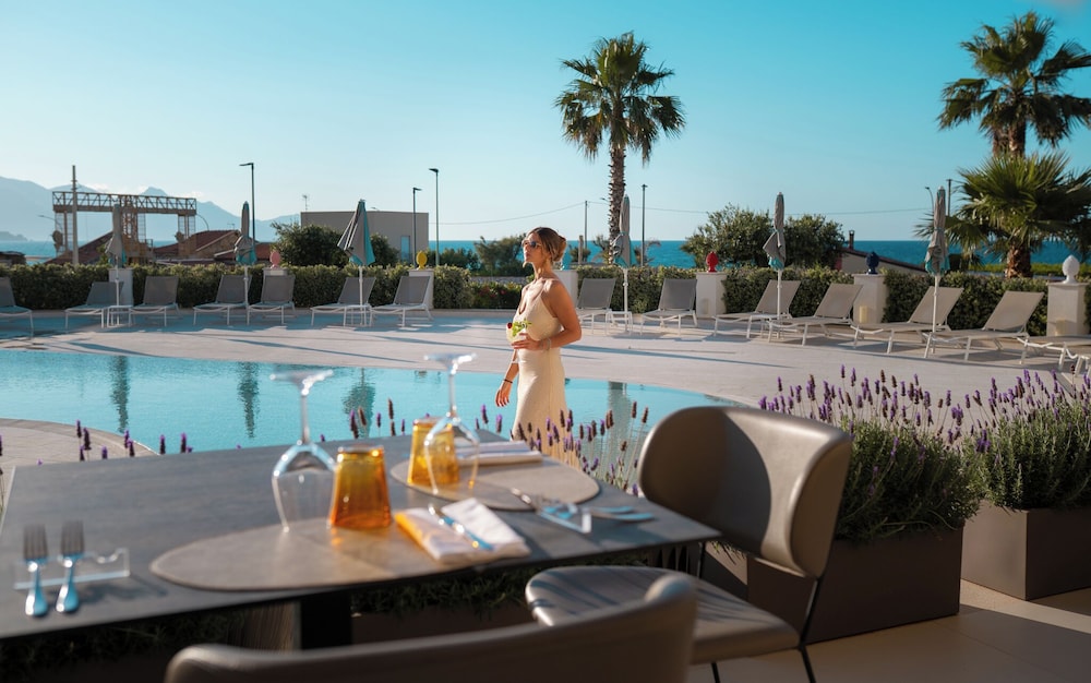 Resort La battigia Beach And Spa — Swimming pool in Alcamo, Sicily