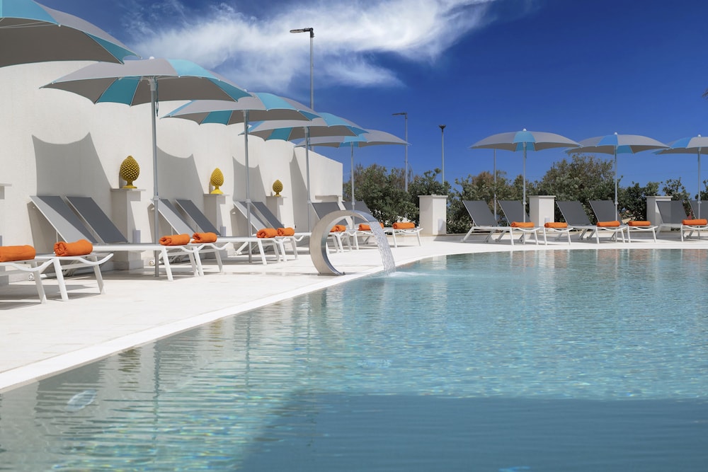 Resort La battigia Beach And Spa — Swimming pool in Alcamo, Sicily