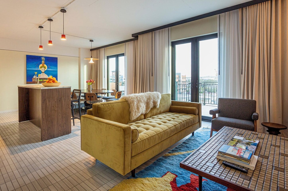 Hotel Haya — Hotel rooms in Tampa, Florida