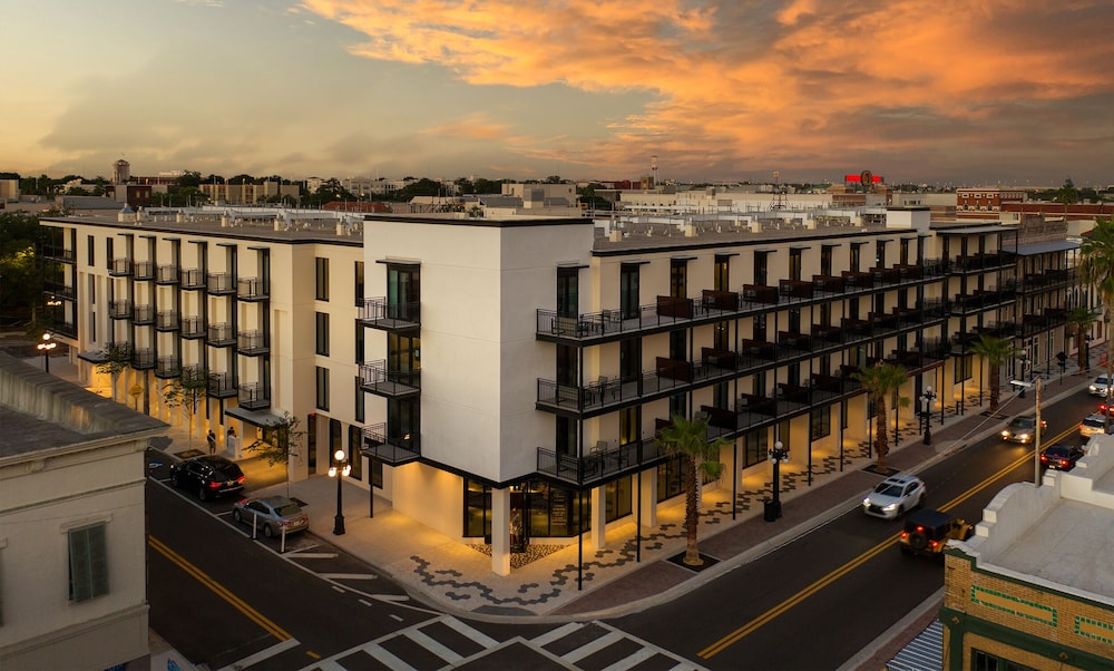Hotel Haya — Hotel building in Tampa, Florida