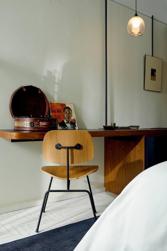 Hotel Haya — Hotel rooms in Tampa, Florida