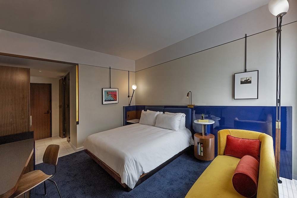 Hotel Haya — Hotel rooms in Tampa, Florida